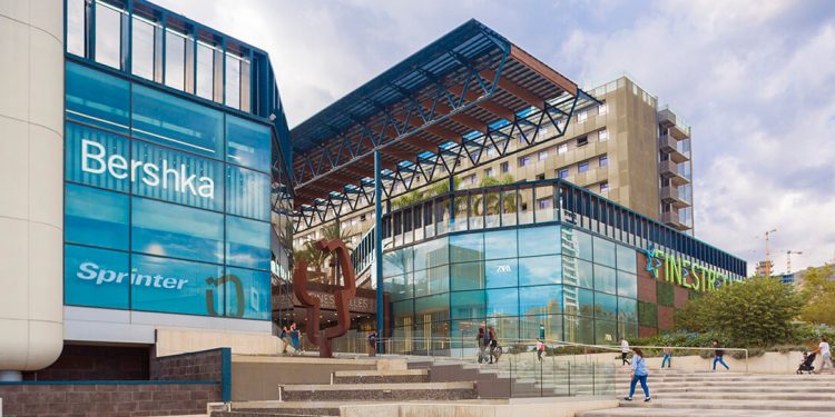 Finestrelles Shopping Centre