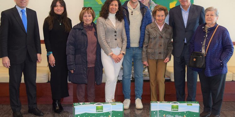 Gullon donacion cestas de Caritas