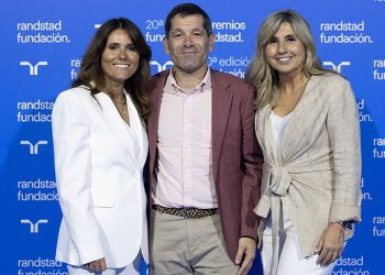 Ana Requena, presidenta de la Fundación Randstad; Paco Hevia, director Corporativo de Galletas Gullón; y Marta Valer, directora nacional de Alianzas Estratégicas de la Fundación Randstad.