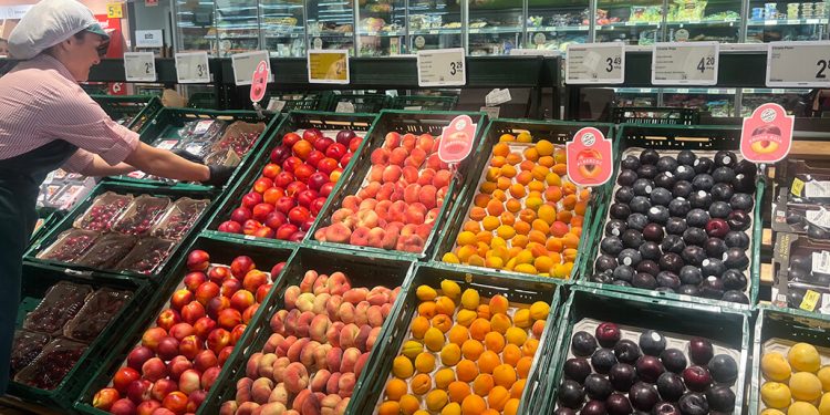 Consum refuerza su apuesta por la fruta de hueso local y adquiere un 19% más que la campaña anterior. Fuente: Consum