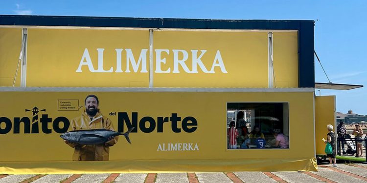 El expo tráiler dio a conocer las cuidalidades y el auténtico sabor del Bonito del Norte. Fuente: Alimerka