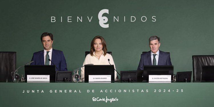 De izda. a dcha: José Ramón de Hoces, Consejero Secretario, Marta Álvarez, Presidenta, Gastón Bottazzini, CEO. Fuente: El Corte Inglés