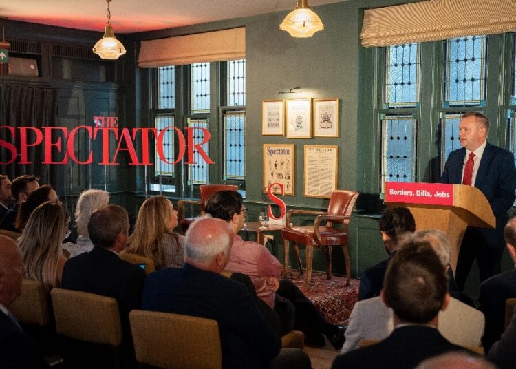 Nick Thomas–Symonds, ministro de Hacienda del Reino Unido. Fuente: Gobierno de Reino Unido