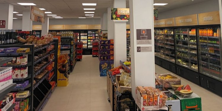 Nuditrans inaugura su primer supermercado bajo la enseña Kuups. Fuente: Transgourmet Ibérica.