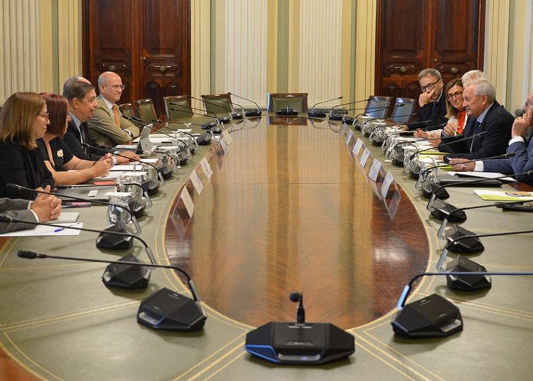 El Ministerio de Agricultura y Cooperativas Agro-alimentarias analizan las estratégicas del sector. Fuente: Ministerio de Agricultura.