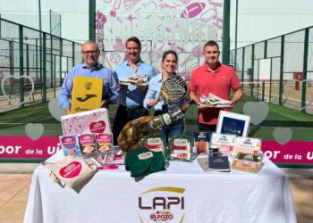 Foto (de izquierda a derecha): José Ángel Cerón, director de Comunicación de El Pozo Alimentación; Borja Alcalde, director de Padel&Padel; Beatriz García, brand manager de ElPozo Bienstar; y Pablo Olivares, director de Marketing de El Pozo Alimentación. Fuente: El Pozo Alimentación.