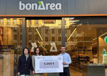 bonÀrea realiza una nueva donación a FESBAL por su última campaña. Fuente: bonÁrea.