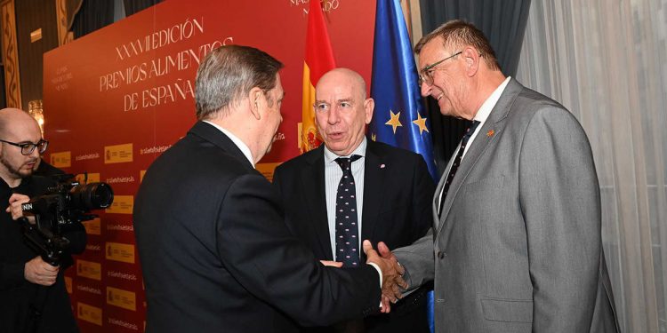 Ministro Luis Planas, Alberto Herranz y Manuel Garcia. Fuente: Interporc.