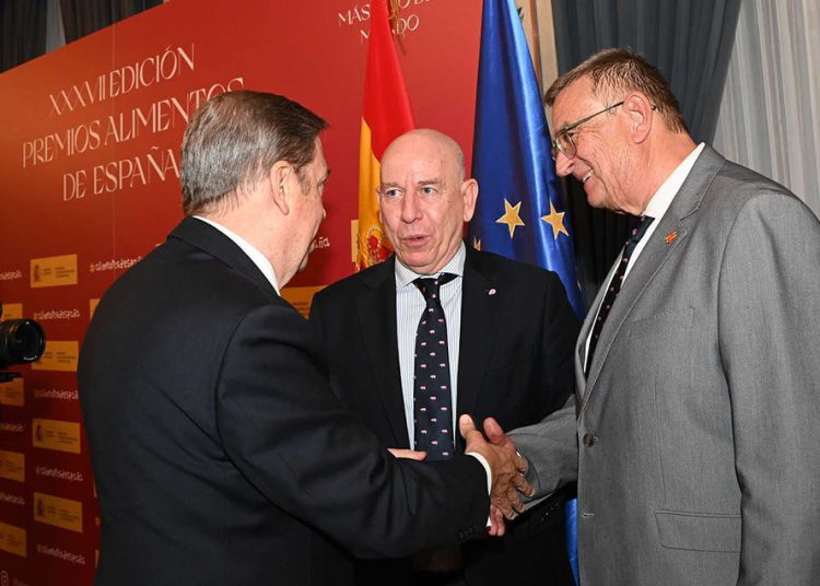 Ministro Luis Planas, Alberto Herranz y Manuel Garcia. Fuente: Interporc.