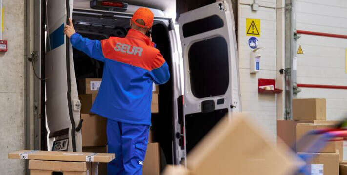 Seur incorpora a 2.800 trabajadores para el Black Friday, la Navidad y las rebajas. Fuente: Seur.