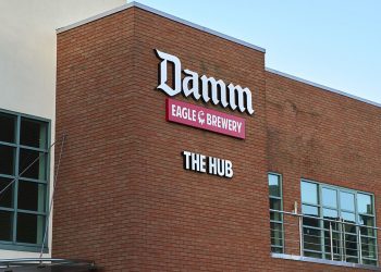 Damm inaugura su primera fábrica en Reino Unido en la que ha invertido más de 80,5 millones. Fuente: Damm.