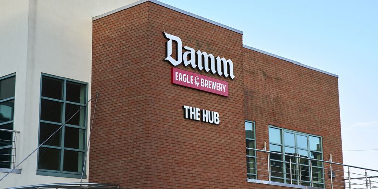 Damm inaugura su primera fábrica en Reino Unido en la que ha invertido más de 80,5 millones. Fuente: Damm.