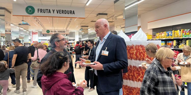 Consum celebra su 50 aniversario junto a sus clientes y trabajadores. Fuente: Consum.