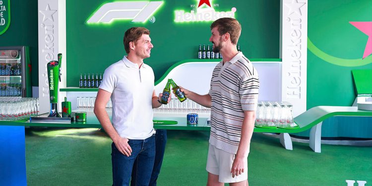 Max Verstappen and Brandon Burgess. Fuente: Heineken.