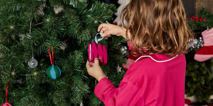 La mayoría de los españoles afirma que este año gastará lo mismo o algo más en regalos de Navidad. Fuente: Cheerz.