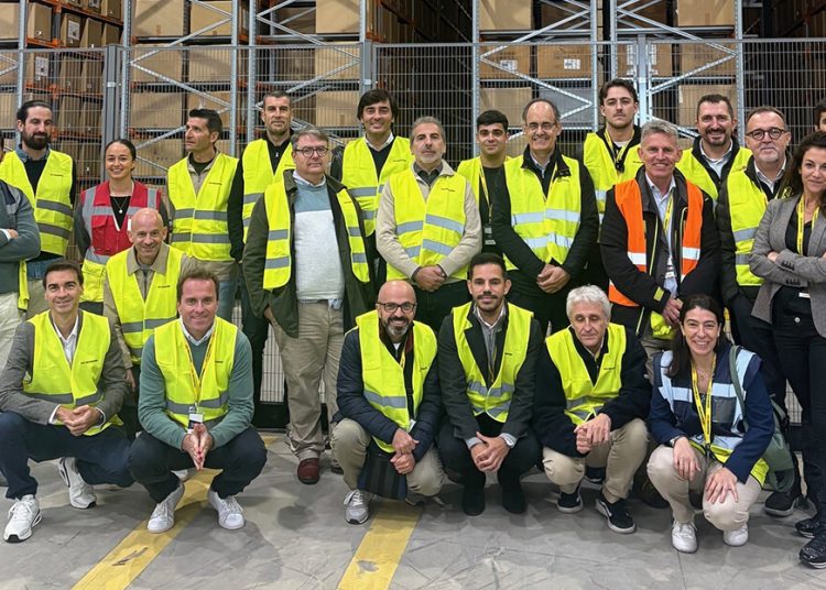 Visita a Scalper de los asistentes a la jornada. Fuente: SSI Schaefer.