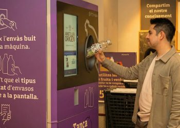 Ametller Origen promueve la economía circular con una máquina de recogida de envases reutilizables. Fuente: Ametller Origen.