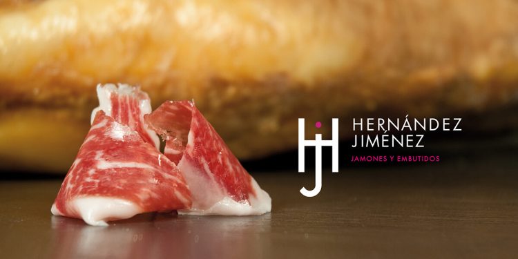Hernández Jiménez inicia una nueva etapa de marca de la mano de Small. Fuente: Hernández Jiménez.
