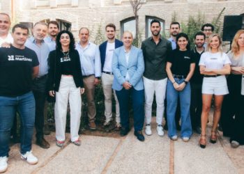 El equipo de KM ZERO Food Innovation Hub durante el encuentro en ftalks Food Summit 2025 (junio) con las compañías participantes en KM ZERO Open Innovation: Familia Martínez, Vicky Foods, Profand, Huevos Guillén, Helados Estiu, CAPSA FOOD y Grupo Arancia. Fuente: KM ZERO.