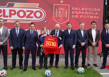 Pie de foto: Directivos de la RFEF y de El Pozo Alimentación, durante la presentación del acuerdo entre ambas organizaciones. Fuente: El Pozo Alimentación.
