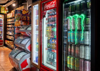 Casi la totalidad de los consumidores acude a comprar a tiendas de conveniencia. Fuente: Coca-Cola Europacific Partners.