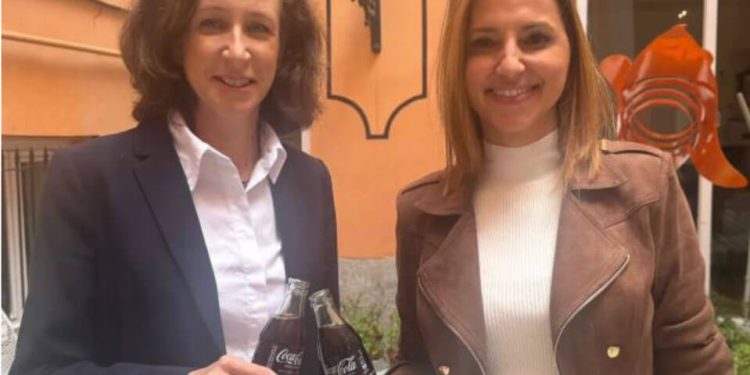 Elodie Perthuisot, directora Ejecutiva de Carrefour España y Ana Callol, directora General de Coca-Cola Europacific Partners Iberia. Fuente: Carrefour y CCEP Iberia.