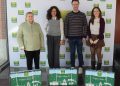 De izquierda a derecha: Conchi Fernández, voluntaria de Cáritas; Lourdes Gullón, presidenta de Galletas Gullón; Óscar de la Fuente, sacerdote de Aguilar de Campoo; y Sheila Palomo, responsable de Gestión Ética de Galletas Gullón. Fuente: Galletas Gullón.