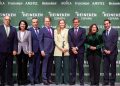 De izq. a dcha.: Mario Ruiz-Tagle, CEO de Iberdrola España; Carmen Ponce, directora de Asuntos Corporativos y Sostenibilidad de Heineken España; Carlos Novillo, consejero de Medio Ambiente de la Comunidad de Madrid; Etienne Strijp, presidente de Heineken España; Sara Aagesen, vicepresidenta tercera y ministra para la Transición Ecológica y el Reto Demográfico; Jorge Paradela, consejero de Industria, Energía, Minas y Digitalización de la Junta de Andalucía; Janis Rey, Managing Director Local Energy Infrastructures ENGIE España; y Miquel Frasquet, director técnico de CSIN y cofundador y CEO de Solatom. Fuente: Heineken España.