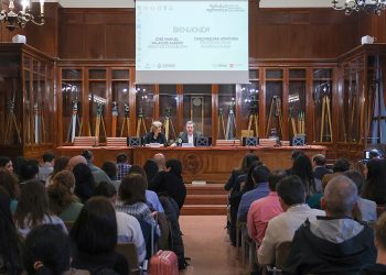 Alrededor de un centenar de estudiantes agrónomos se interesan por los proyectos de agricultura regenerativa de Nestlé. Fuente: Nestlé.