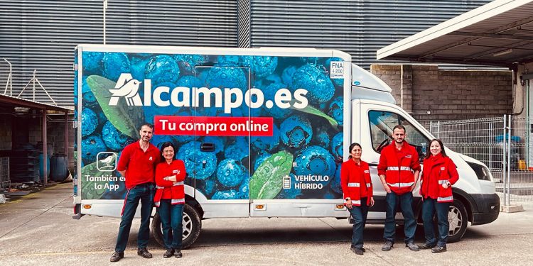 Alcampo se alía con Woop para ofrecer una entrega de compra más eficiente. Fuente: Alcampo.