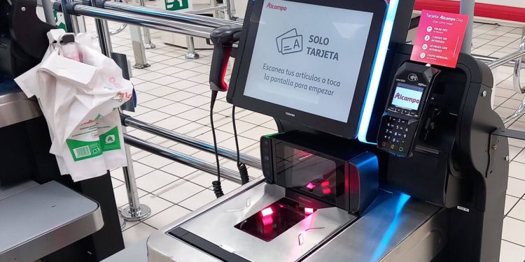 Alcampo destina cuatro millones a la renovación de sus cajas de autopago con tecnología Toshiba. Fuente: Alcampo.