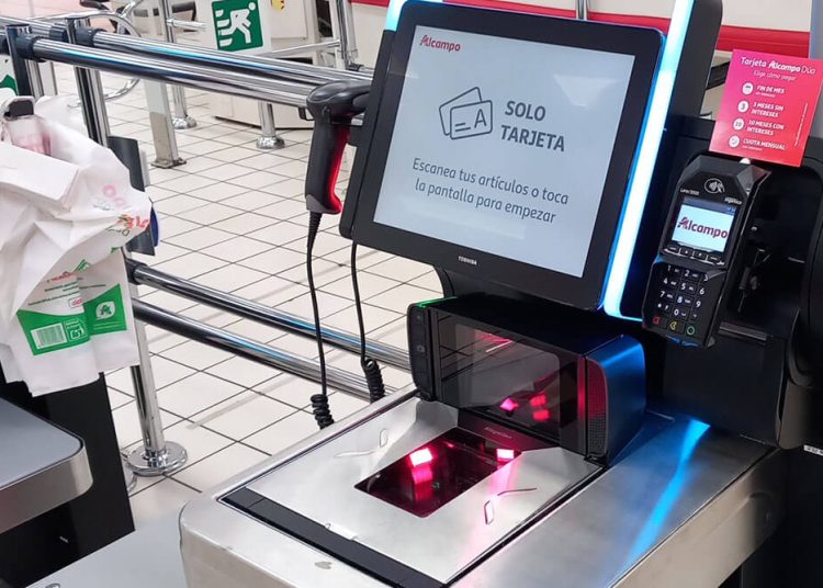 Alcampo destina cuatro millones a la renovación de sus cajas de autopago con tecnología Toshiba. Fuente: Alcampo.