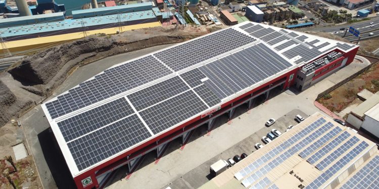 Instalación fotovoltaica del Centro logístico de frutas y verduras de Spar Gran Canaria. Fuente: Spar Gran Canaria.