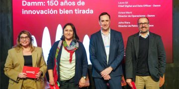 De izquierda a derecha: Inés Garcia, responsable de Comunicación Corporativa en Damm; Laura Gil, Chief Digital and Data Officer en Damm; Octavi Martí, director de operaciones en Damm; y Jofre Riera, director de patrocinios en Damm. Fuente: Damm.