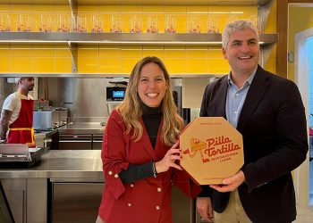 Fernando Moraga, director general de PepsiCo Iberia, y Erica Lascorz, directora senior de Marketing de Innovación de Lay’s para Europa. Fuente: Financial Food