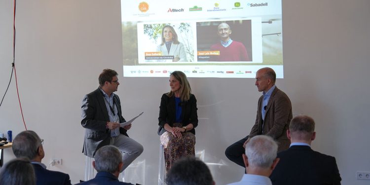 Expertos analizan los desafíos a los que tiene que hacer frente el sector agroalimentario. Fuente: GIS Alimentario.