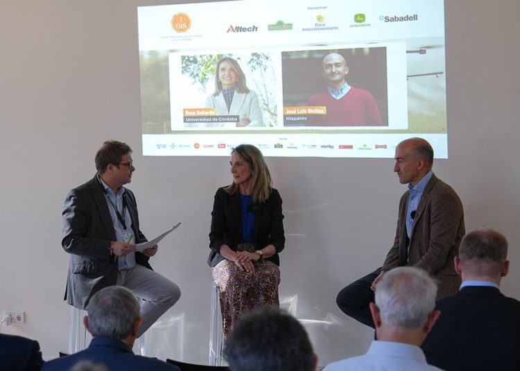 Expertos analizan los desafíos a los que tiene que hacer frente el sector agroalimentario. Fuente: GIS Alimentario.