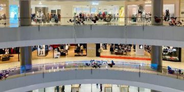 La afluencia a los centros comerciales aumenta un 3,3% durante el mes de abril. Fuente: Sensormatic Solutions.