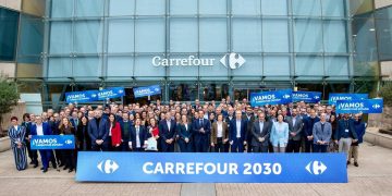 Alexandre Bompard y Elodie Perthuisot presentan la estratega de Carrefour 2030 en España. Fuente: Linkedin.
