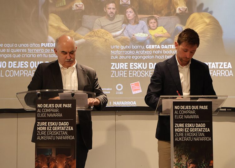 Firma del acuerdo entre BM Supermercados y el Departamento de Desarrollo Rural y Medio Ambiente del Gobierno de Navarra. Fuente: BM Supermercados.