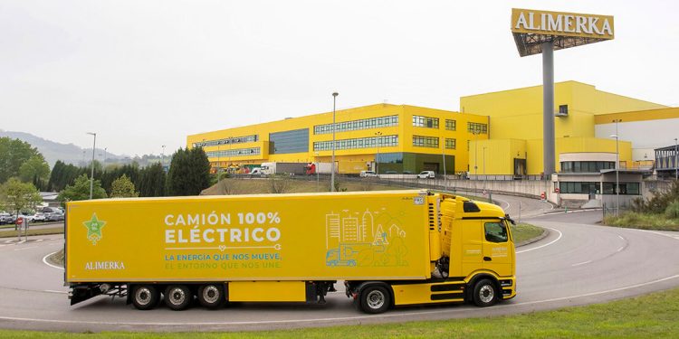 Alimerka incorpora una cabeza tractora 100% eléctrica de gran autonomía. Fuente: Alimerka