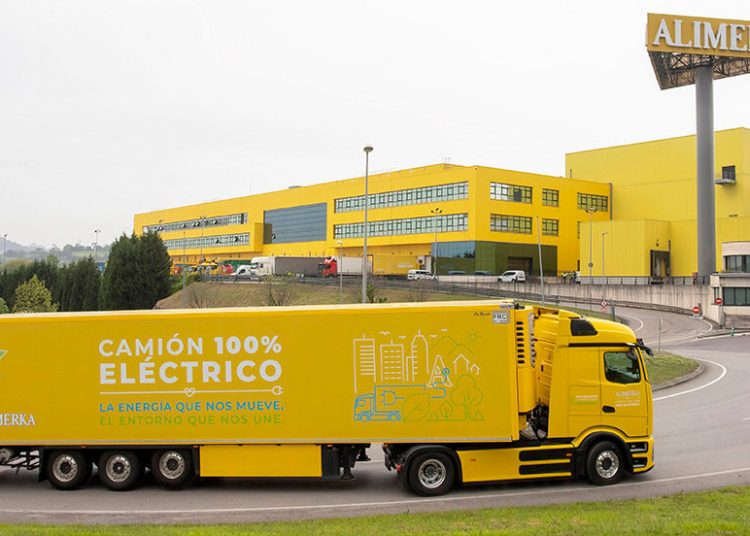 Alimerka incorpora una cabeza tractora 100% eléctrica de gran autonomía. Fuente: Alimerka