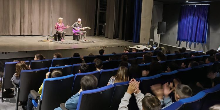 Momento de la función Chaves invisibles, estrenada en el Teatro Elma. Fuente: Congalsa.