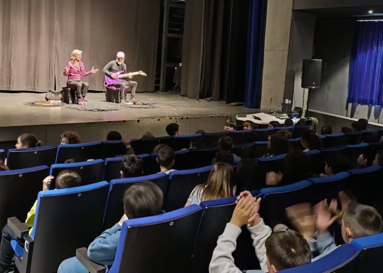 Momento de la función Chaves invisibles, estrenada en el Teatro Elma. Fuente: Congalsa.