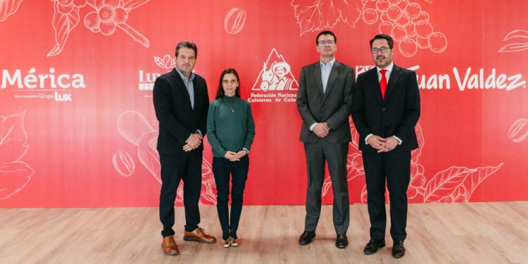 Juan David Vélez, Camila Escobar, Germán Bahamón y Pedro Bouza. Fuente: Juan Valdez y Grupo Lux Internacional.