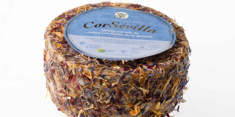 Nuevo queso curado de cabra con flores de CorSevilla. Fuente: CorSevilla.