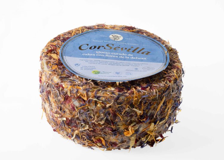 Nuevo queso curado de cabra con flores de CorSevilla. Fuente: CorSevilla.