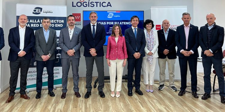 De izquierda a derecha, Jérôme Jacek, José Martín Rodríguez, Alberto Barbero, Eduardo San Román, José María García Gómez, Ana González, Ramón García, Remedios Parra, Ángel González, José Miñones Conde, José Manuel López Hernández y Esther Morales. Fuente: CEL