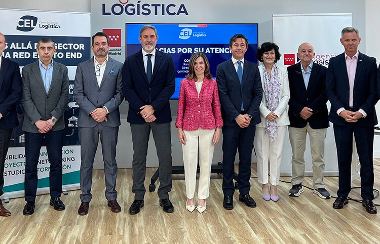 De izquierda a derecha, Jérôme Jacek, José Martín Rodríguez, Alberto Barbero, Eduardo San Román, José María García Gómez, Ana González, Ramón García, Remedios Parra, Ángel González, José Miñones Conde, José Manuel López Hernández y Esther Morales. Fuente: CEL