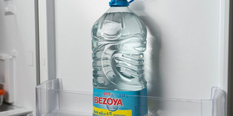 Bezoya sorprende con su nueva botella de 3,4 litros. Fuente: Pascual.